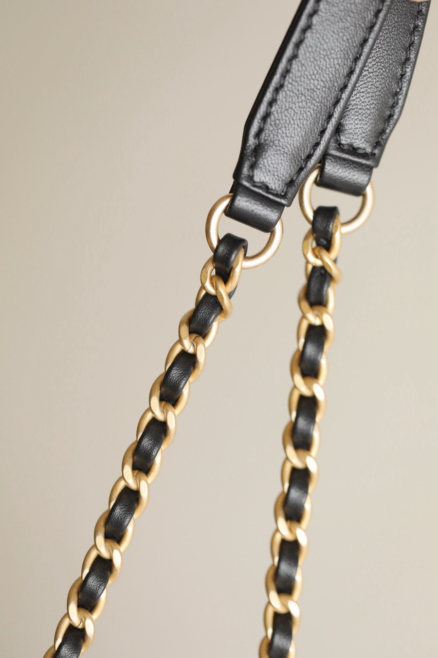 24c早春 大logo橫款購物袋 黑色_15