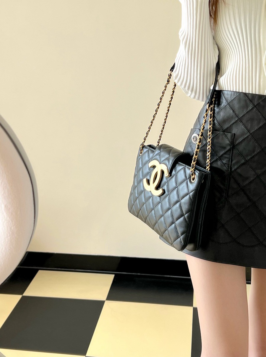 24c早春 大logo橫款購物袋 黑色_17