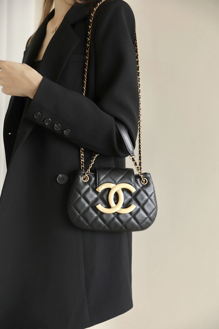 24c早春大logo圓挎包 黑色_14