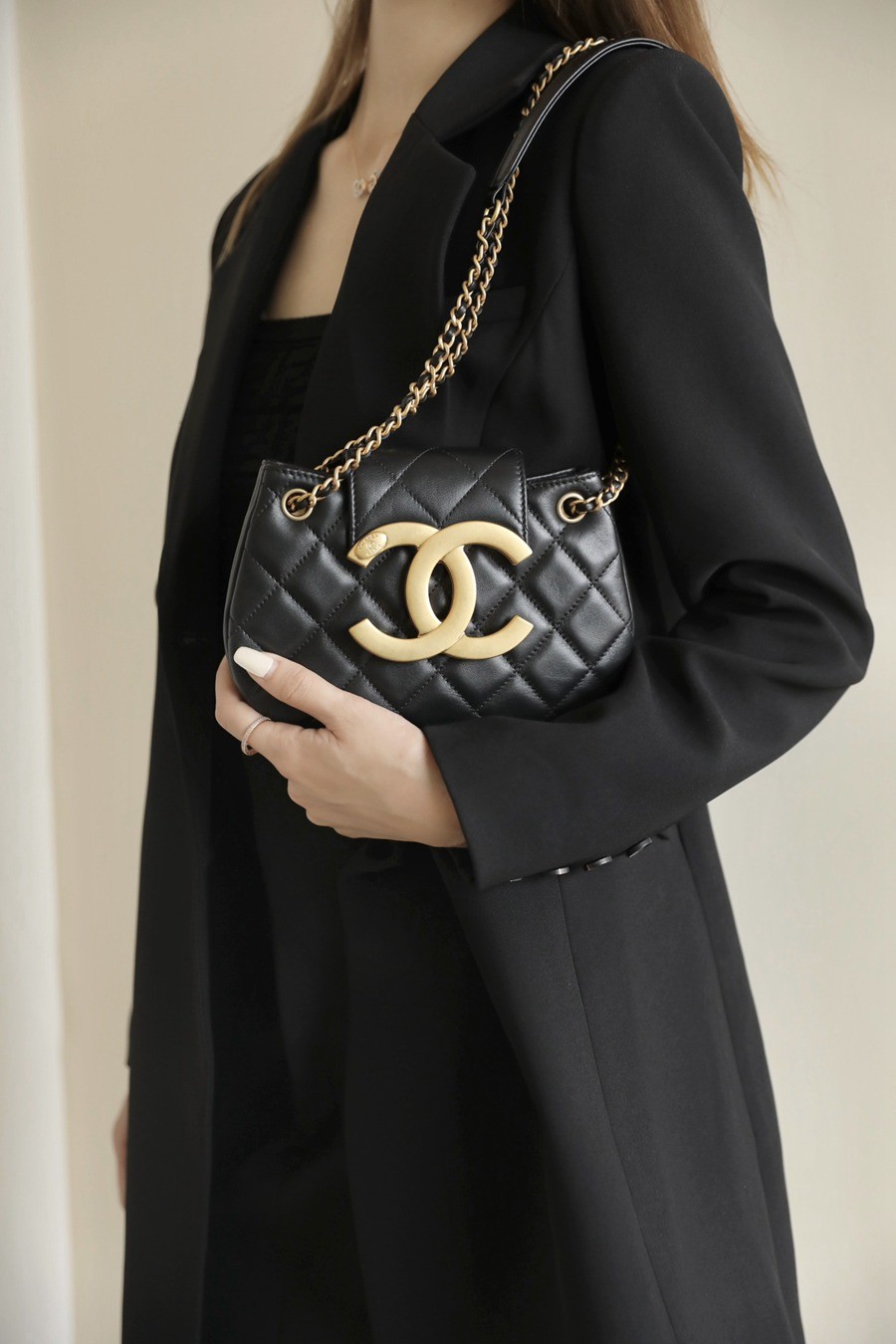 24c早春大logo圓挎包 黑色_15