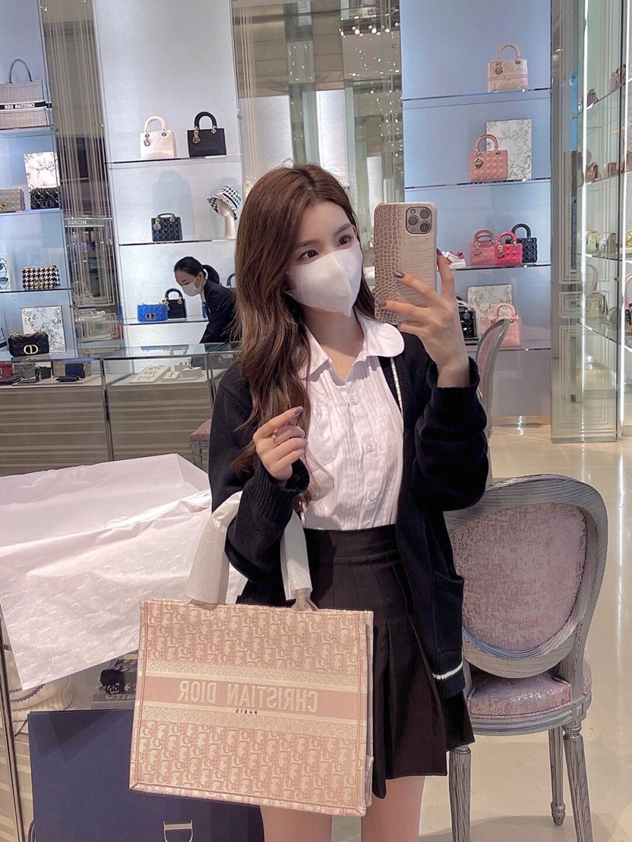 中號book tote系列女士玫瑰粉色老花刺繡手提托特包_17