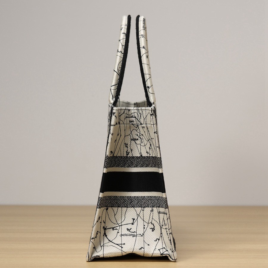 中號 BOOK TOTE 手袋奶白色和黑色 Dior Zodiac 刺繡_4