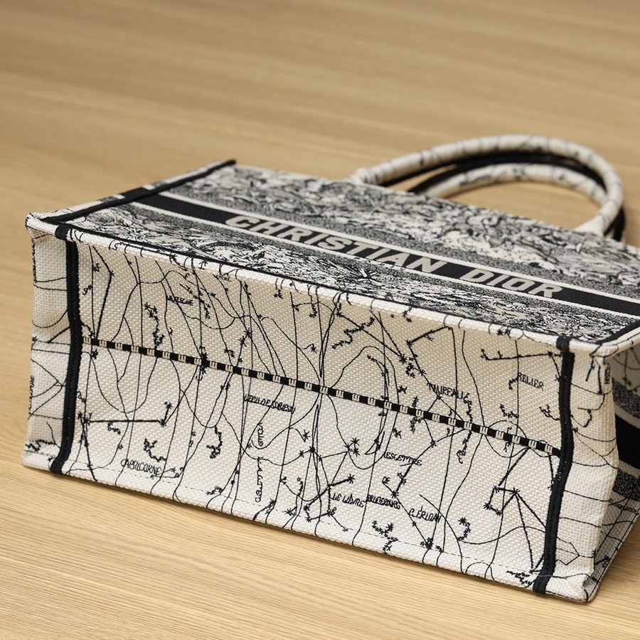 中號 BOOK TOTE 手袋奶白色和黑色 Dior Zodiac 刺繡_5