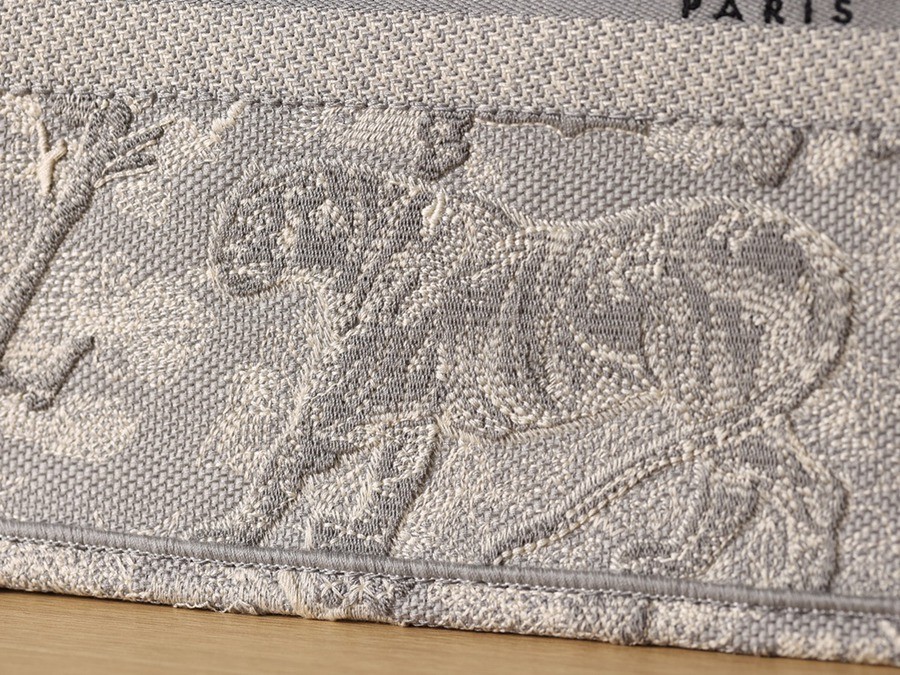 中號BOOK TOTE 手袋灰色刺繡 Reverse 茹伊印花_8