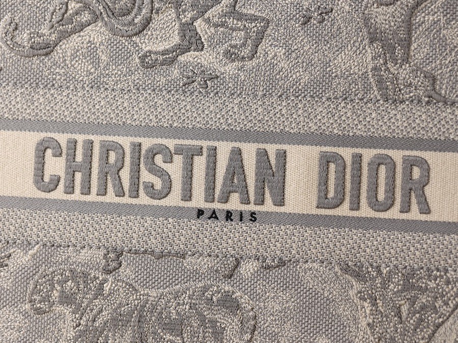 中號BOOK TOTE 手袋灰色刺繡 Reverse 茹伊印花_11