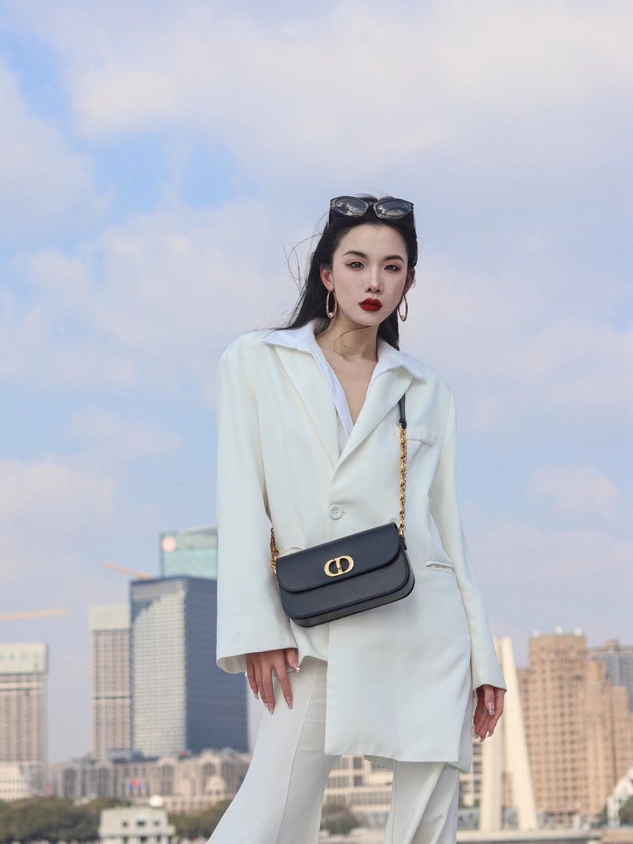 30 MONTAIGNE AVENUE 手袋黑色光面牛皮革_25