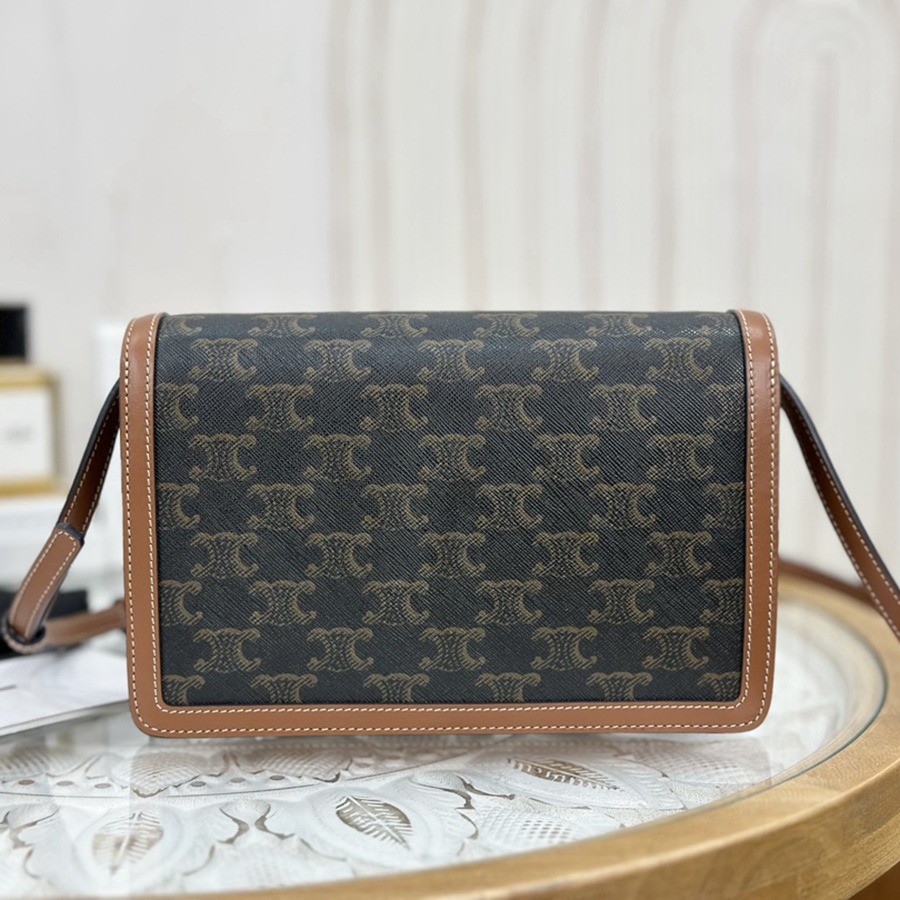 Celine enveloppe triomphe牛皮革信封包_2