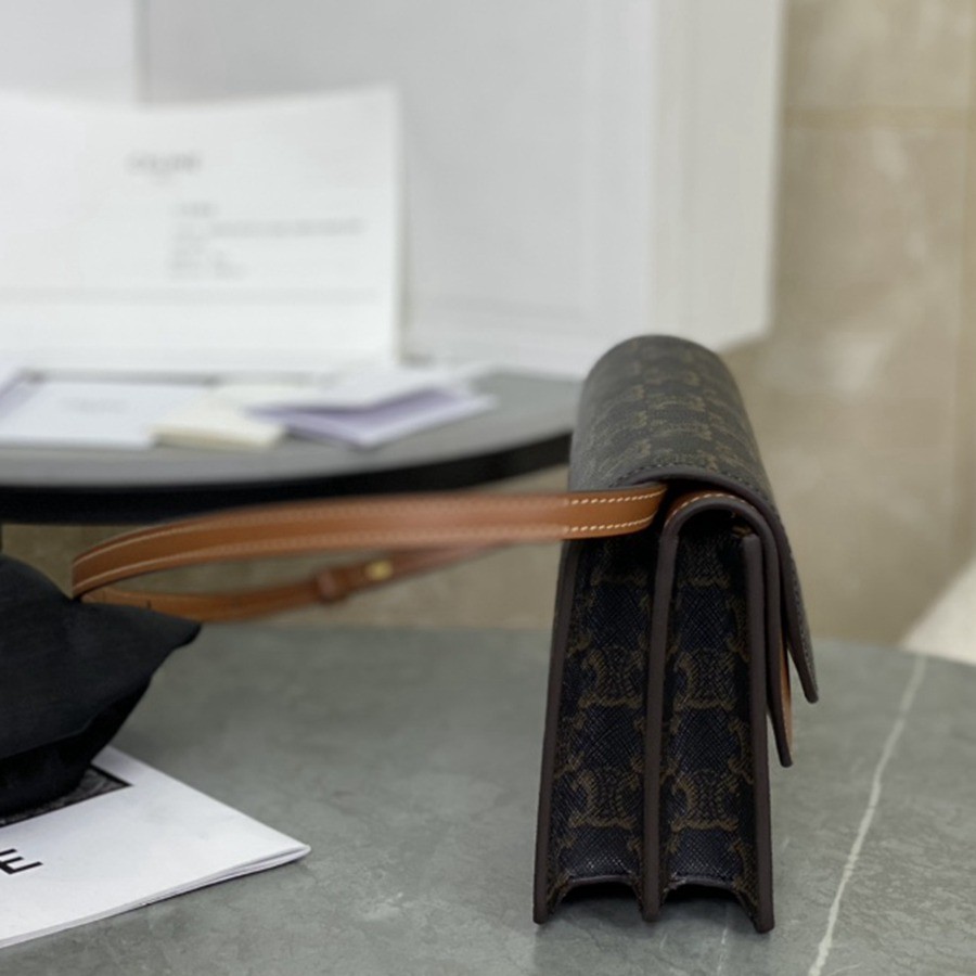 celine經典WOC老花黑_3