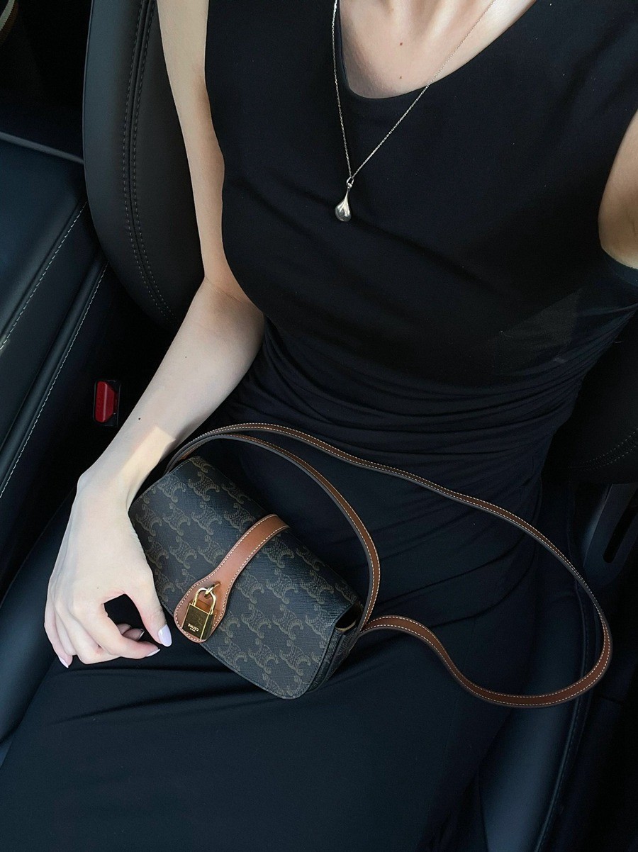 celine  tabou clutch Bag 掛鎖全皮包_10