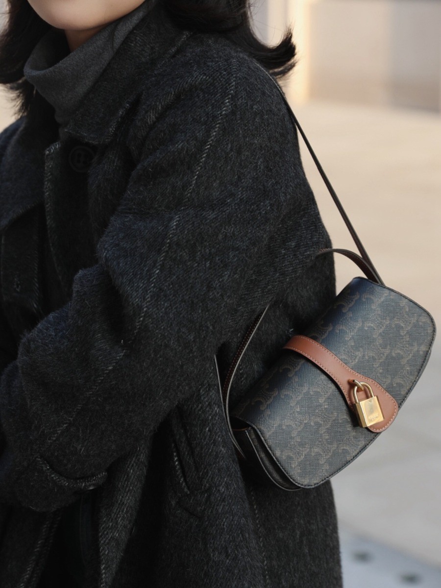 celine  tabou clutch Bag 掛鎖全皮包_15