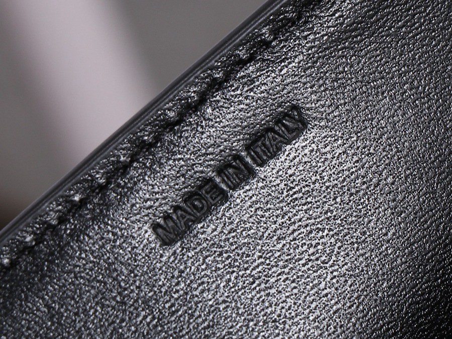 CELINE 23s COLLEGE Triomphe亮澤牛皮革鏈條手袋_13