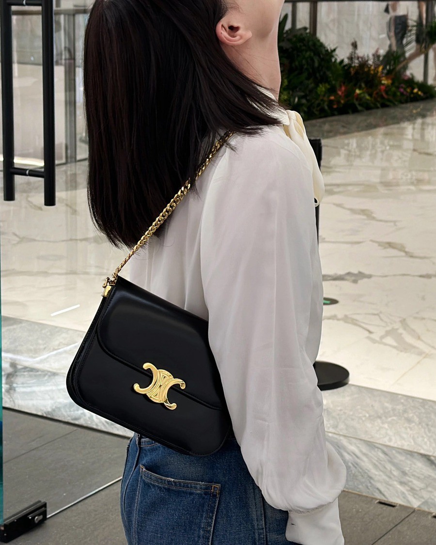 CELINE 23s COLLEGE Triomphe亮澤牛皮革鏈條手袋_14