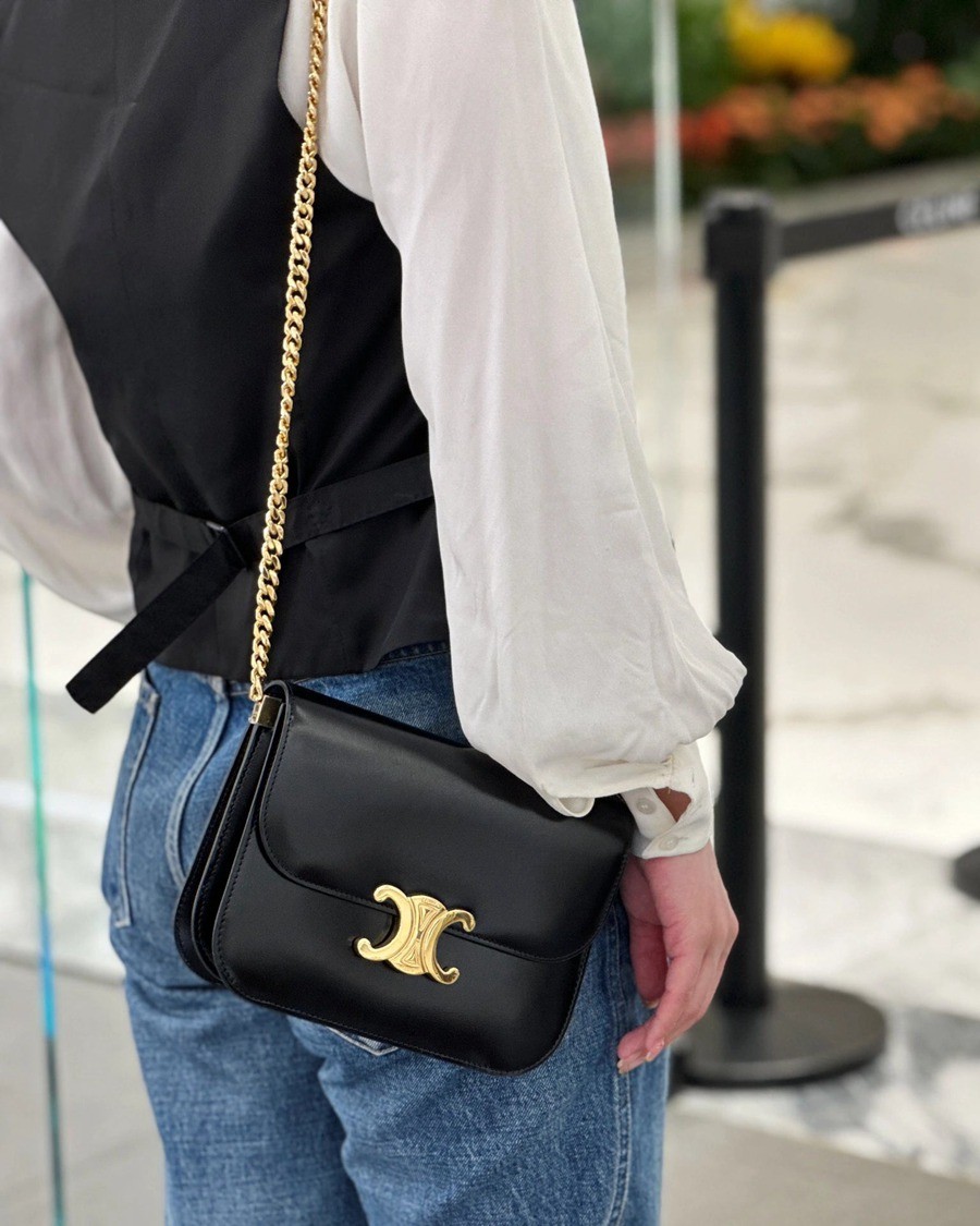 CELINE 23s COLLEGE Triomphe亮澤牛皮革鏈條手袋_17