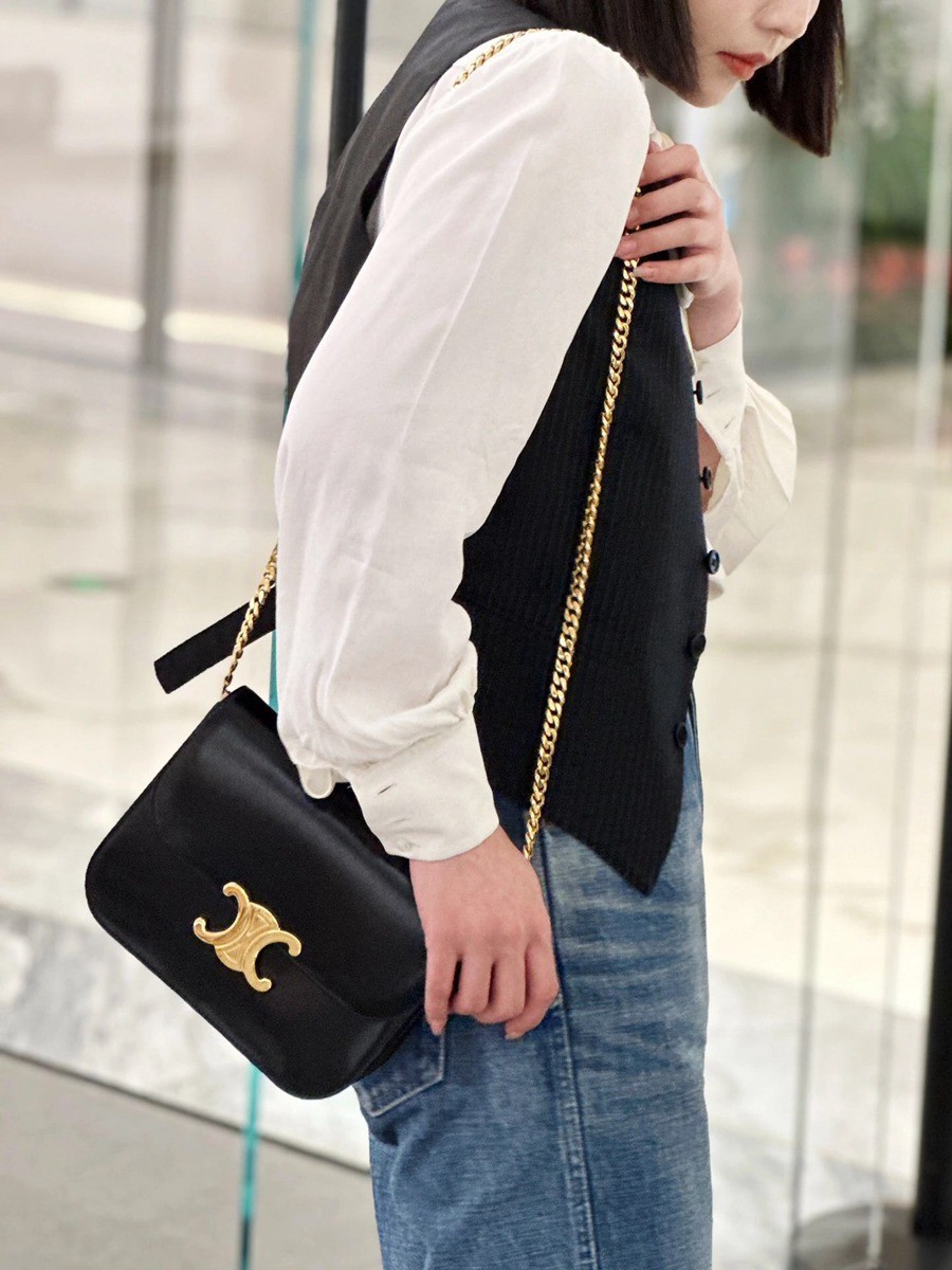 CELINE 23s COLLEGE Triomphe亮澤牛皮革鏈條手袋_18