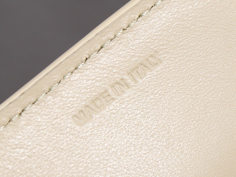 CELINE 23s COLLEGE Triomphe亮澤牛皮革鏈條手袋_15