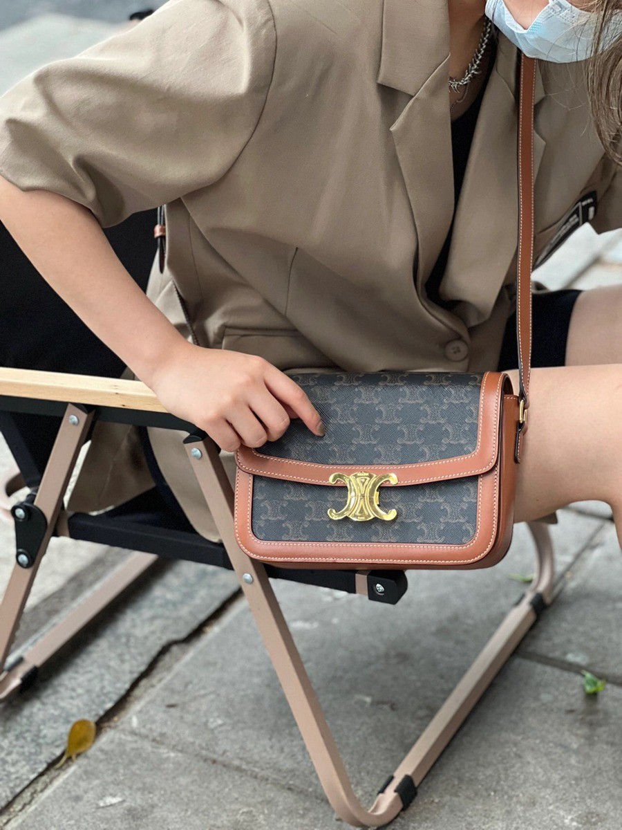 Triomphe 經典 斜背包_19