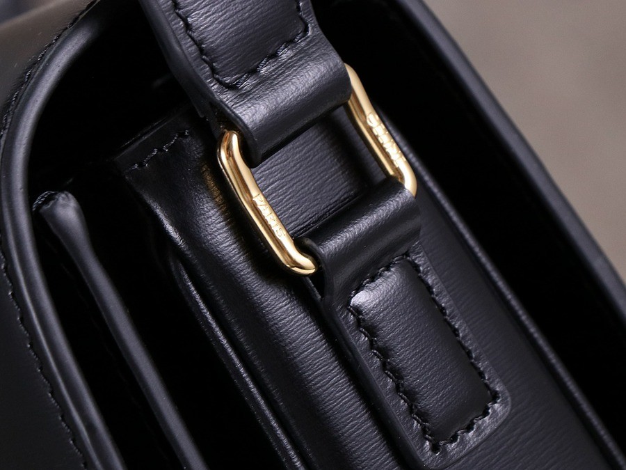 Triomphe 經典 斜背包 黑色_8