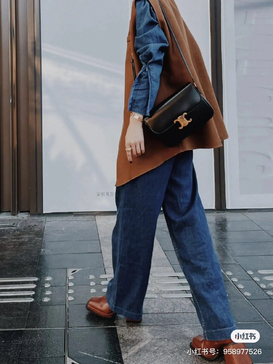 Triomphe 經典 斜背包 黑色_16