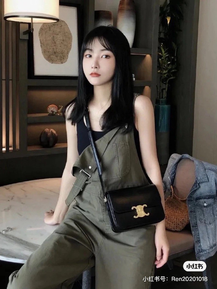 Triomphe 經典 斜背包 黑色_17