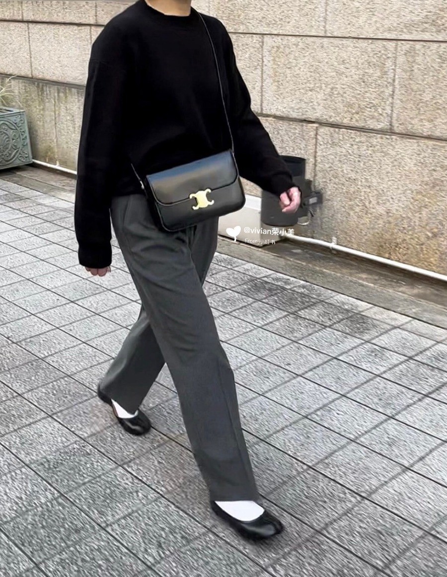 Triomphe 經典 斜背包 黑色_22