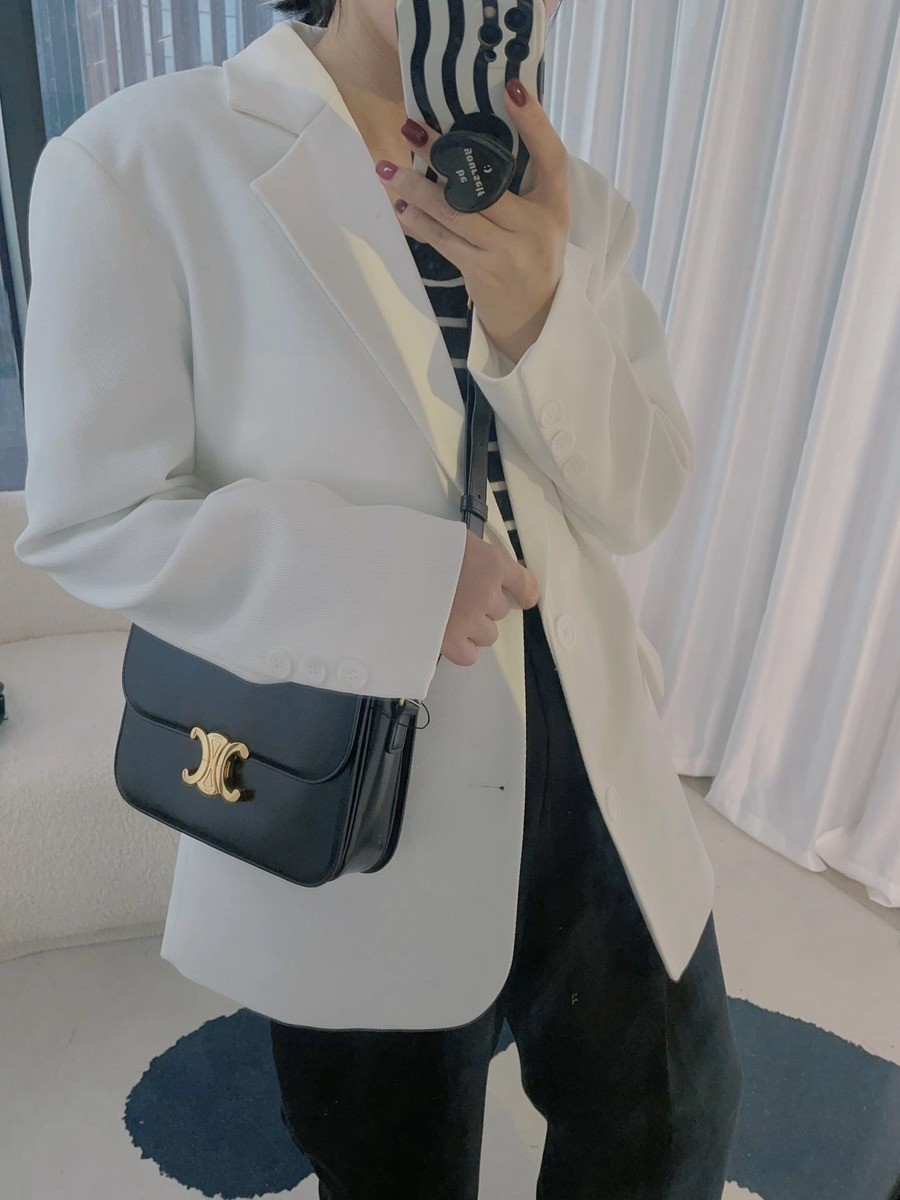 Triomphe 經典 斜背包 黑色_23