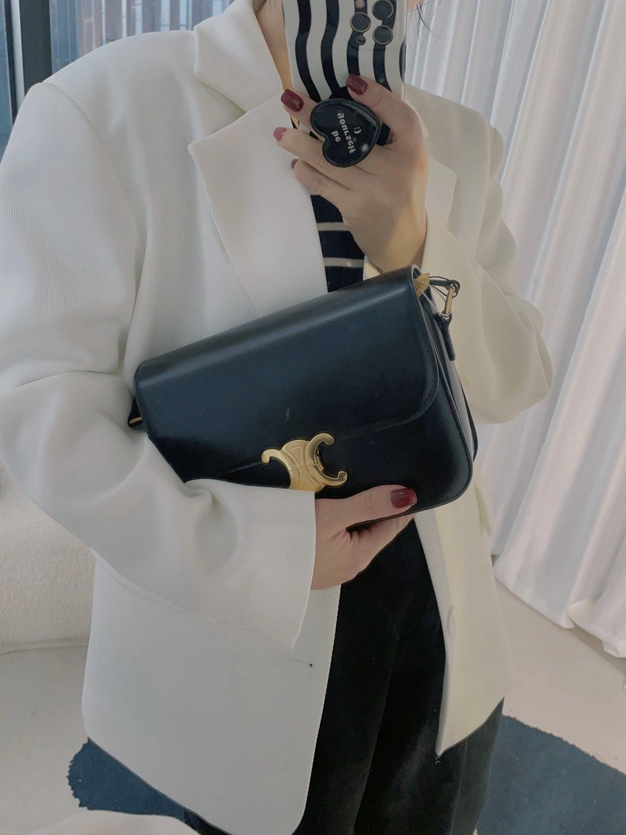 Triomphe 經典 斜背包 黑色_24