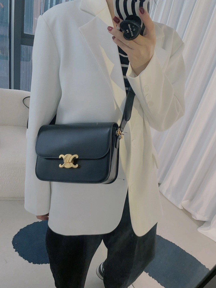 Triomphe 經典 斜背包 黑色_25