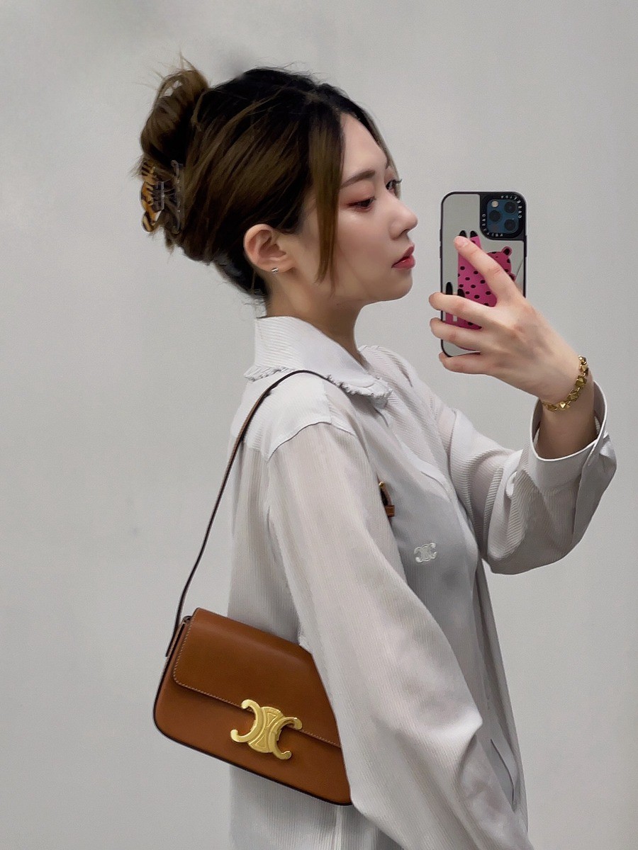 CELINE Triomphe 凱旋門腋下包_16