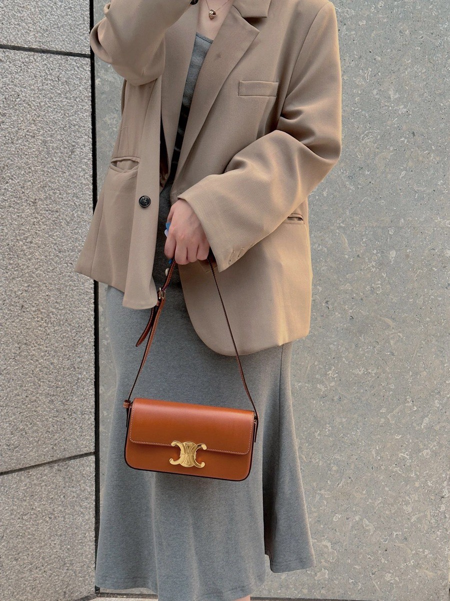 CELINE Triomphe 凱旋門腋下包_17