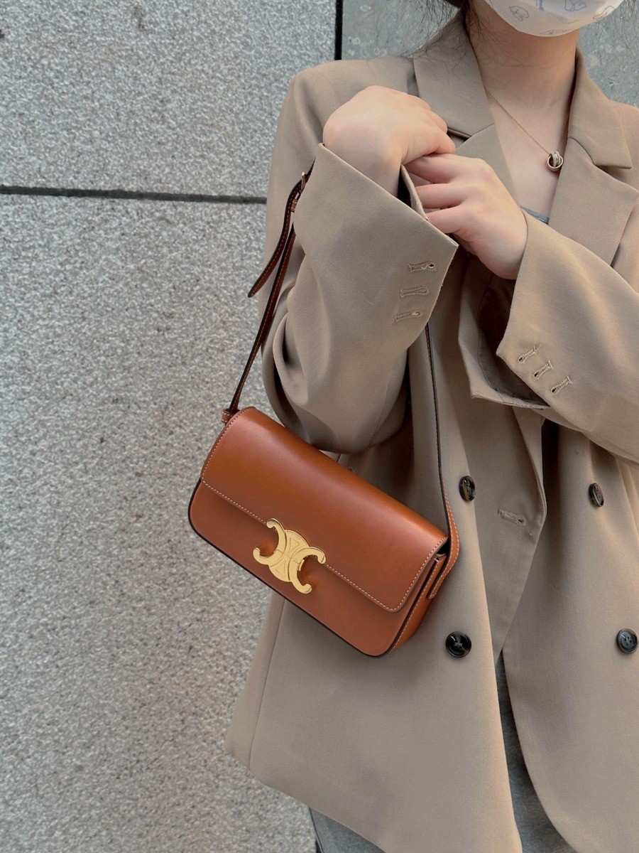 CELINE Triomphe 凱旋門腋下包_18