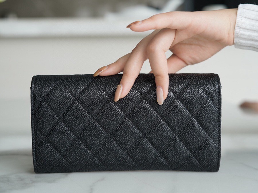 「Classic Flap」經典兩折長夾 黑金牛_5