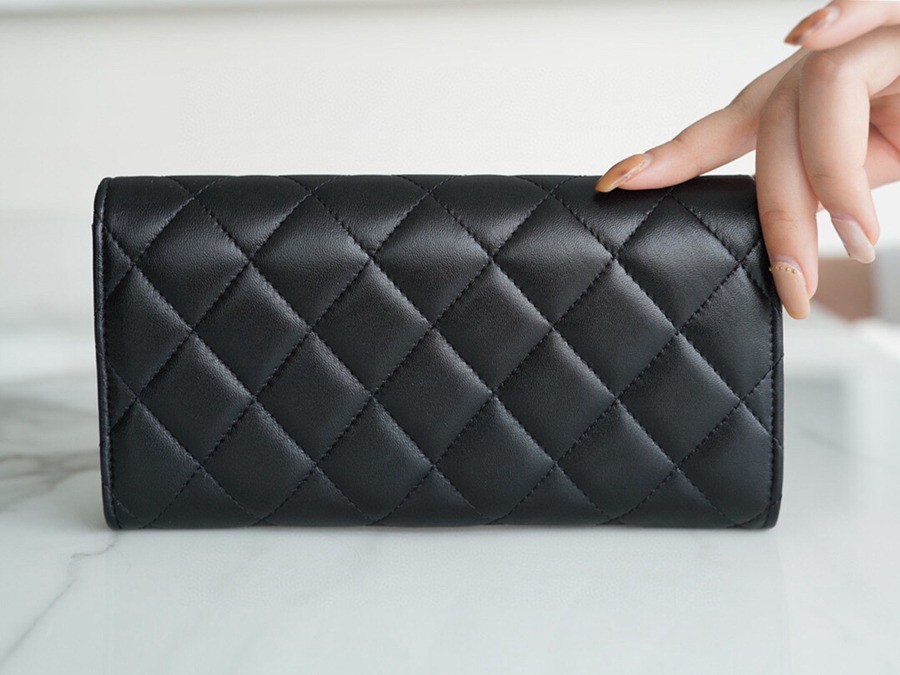 「Classic Flap」經典兩折長夾 黑羊金_2