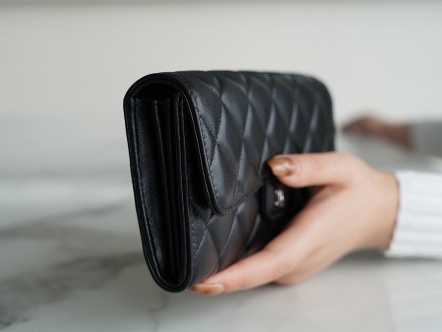 「Classic Flap」經典兩折長夾 黑羊銀_3