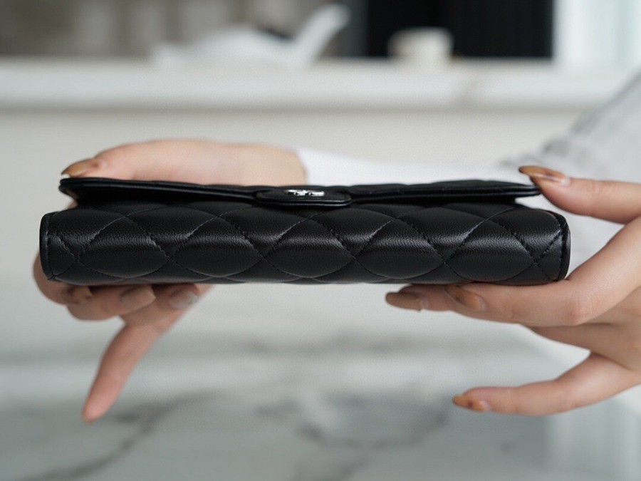 「Classic Flap」經典兩折長夾 黑羊銀_5