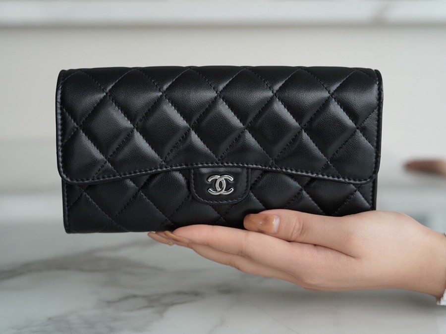 「Classic Flap」經典兩折長夾 黑羊銀_2