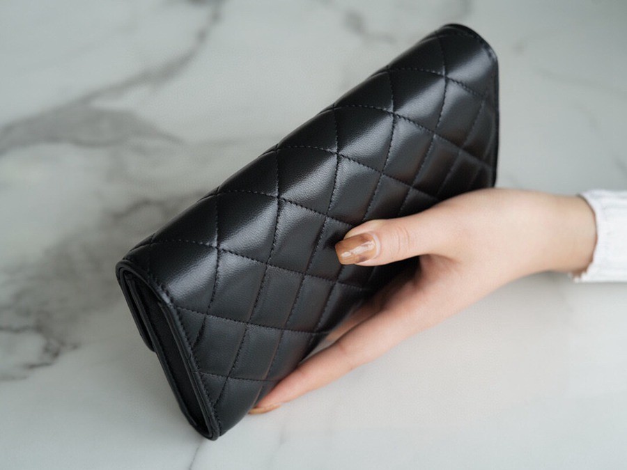 「Classic Flap」經典兩折長夾 黑羊銀_6