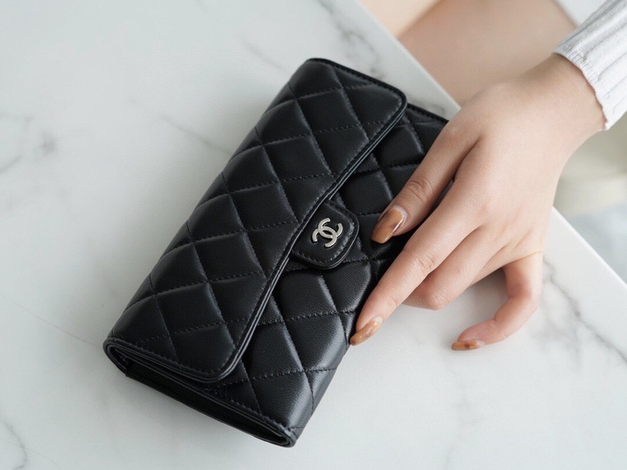 「Classic Flap」經典兩折長夾 黑羊銀_9