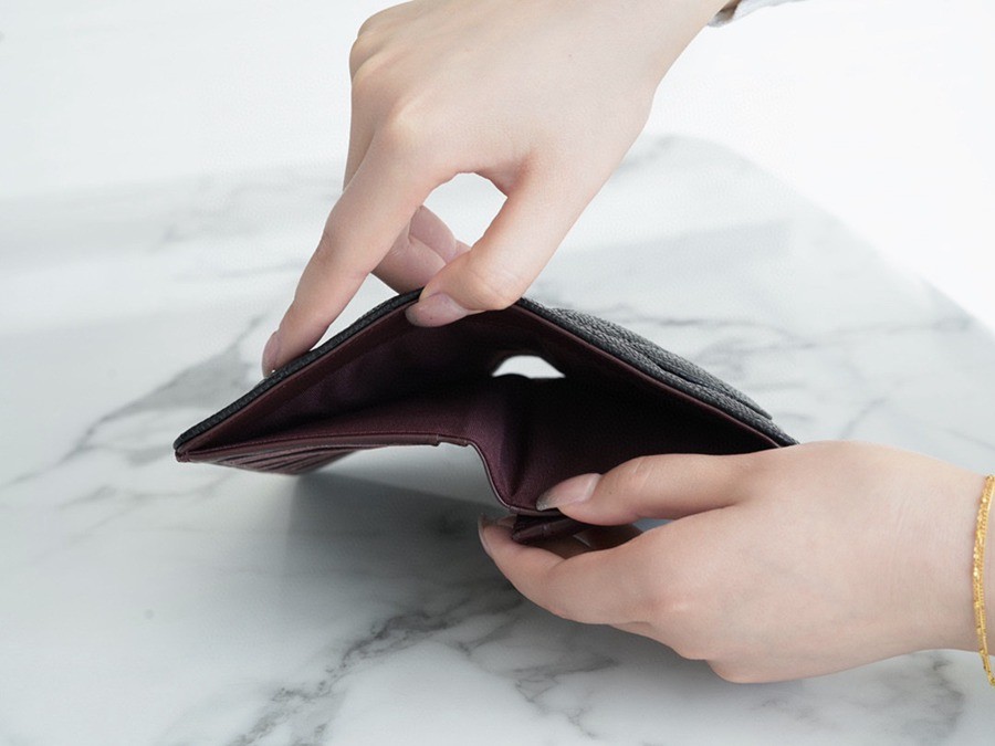 classic   Flap經典對折長夾 黑牛金_7