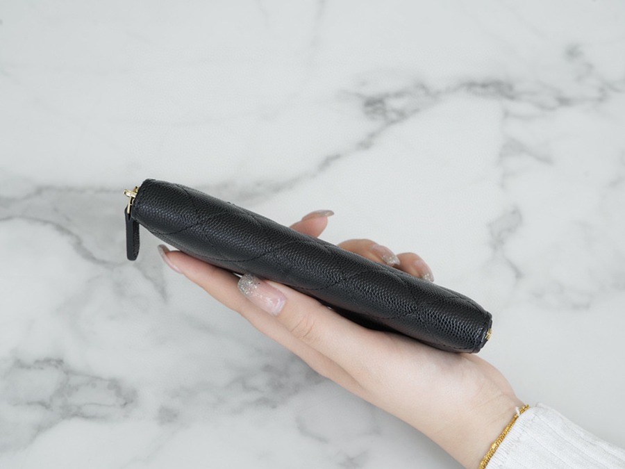 「Classic Flap」經典拉鏈中長夾 黑金_8