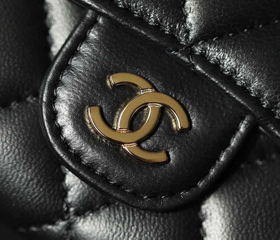 小香 Classic 翻蓋零錢包羊皮 黑金_2