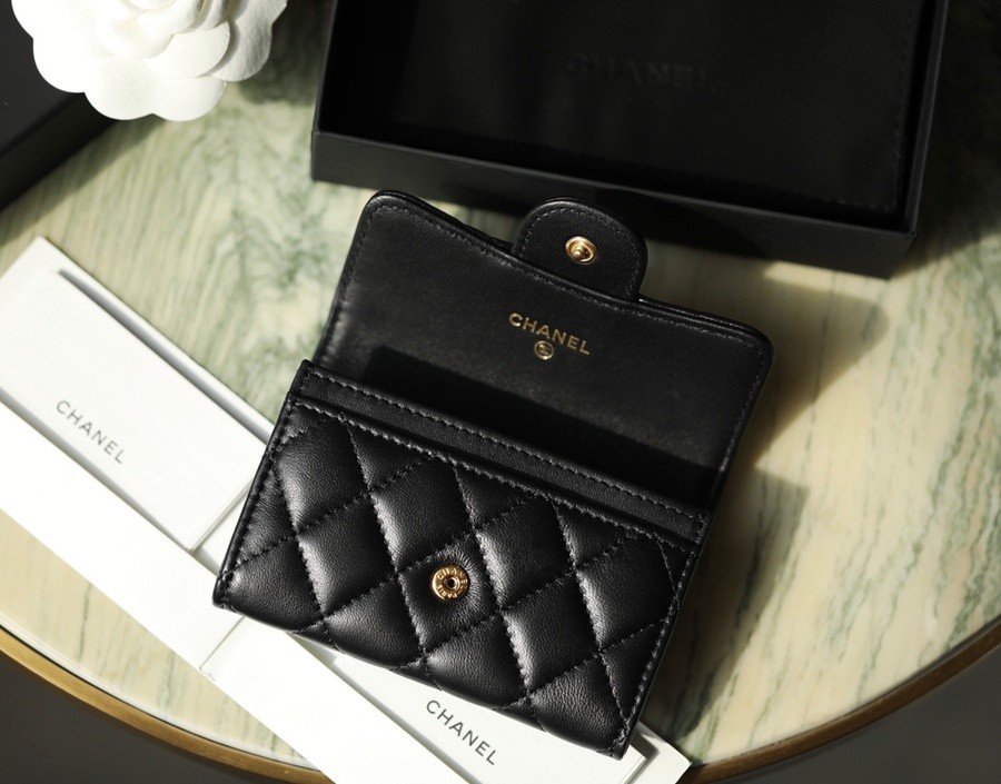 小香 Classic 翻蓋零錢包羊皮 黑金_3