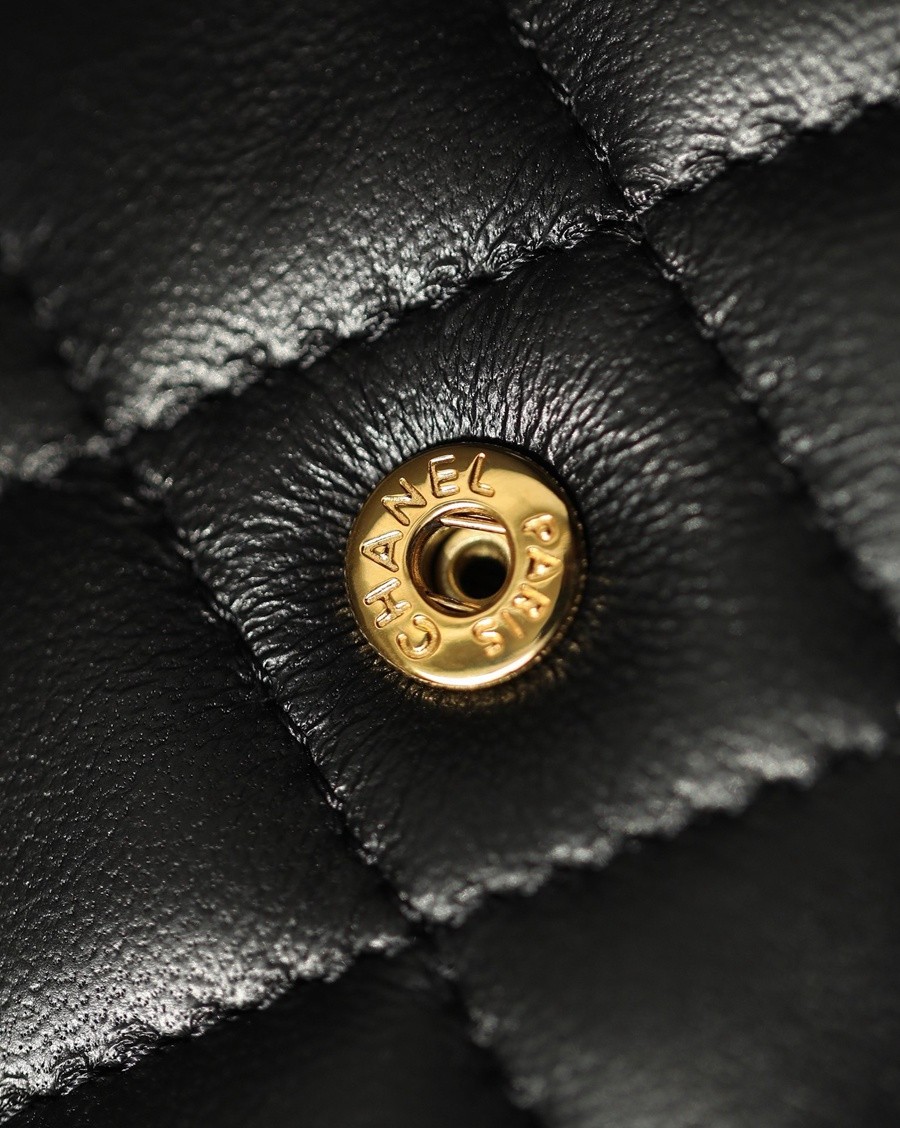 小香 Classic 翻蓋零錢包羊皮 黑金_4