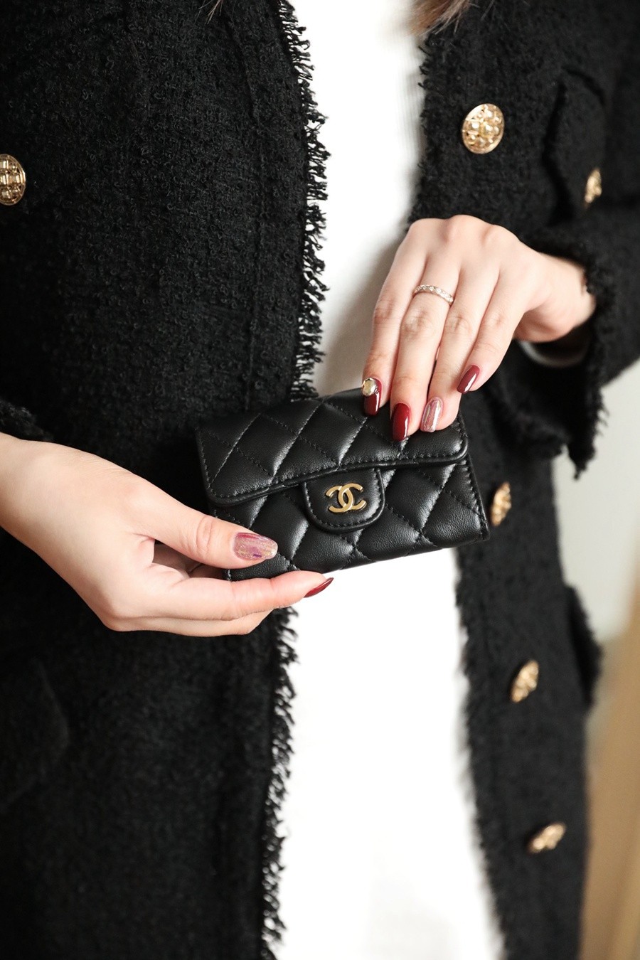 小香 Classic 翻蓋零錢包羊皮 黑金_6