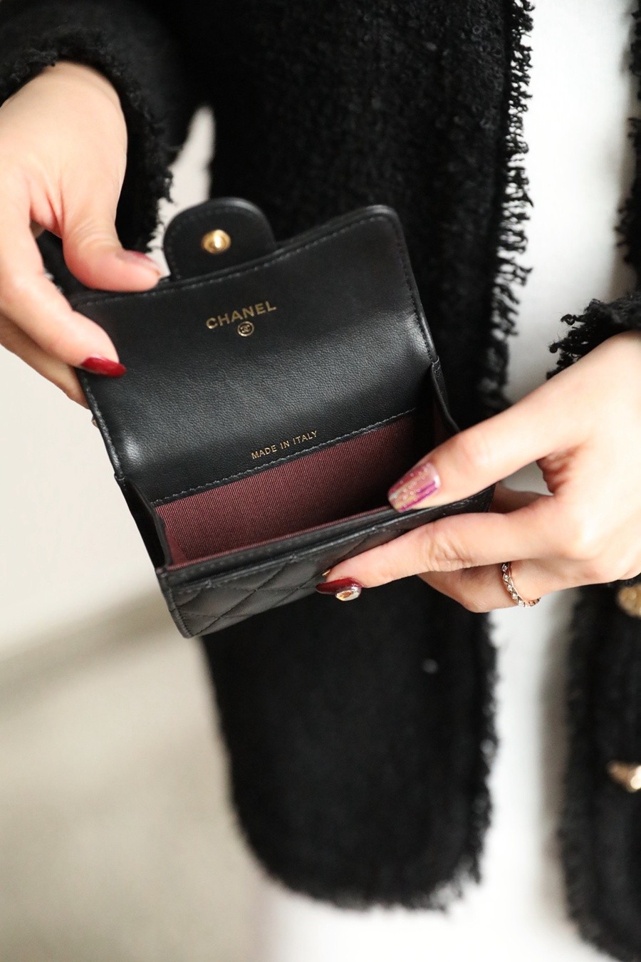 小香 Classic 翻蓋零錢包羊皮 黑金_8