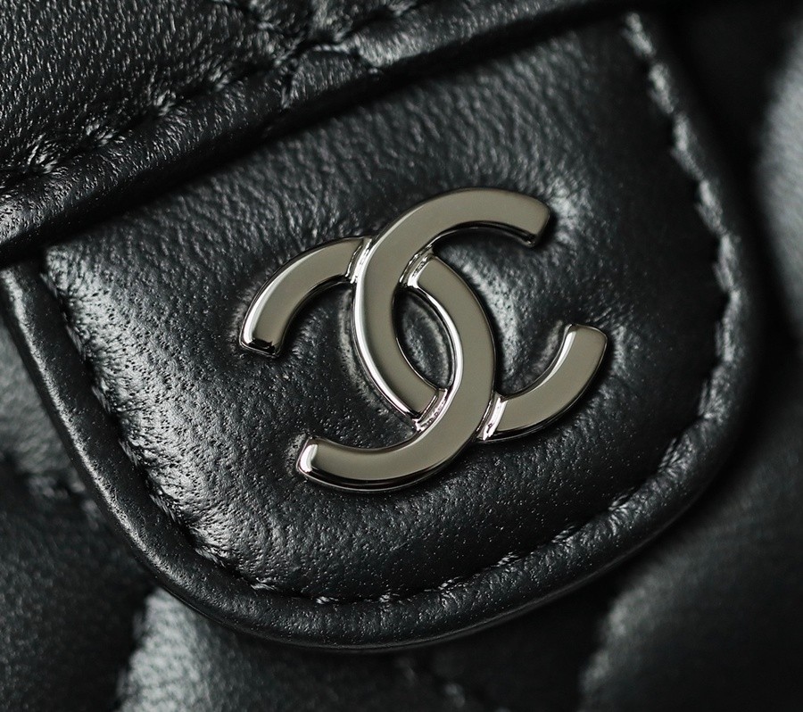 小香 Classic 翻蓋零錢包 羊皮 黑銀_2