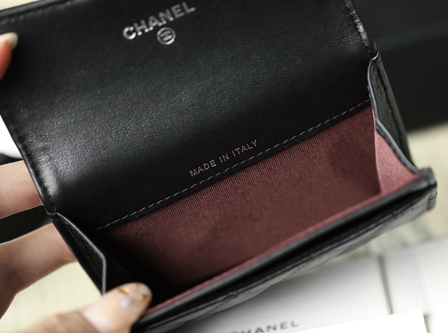 小香 Classic 翻蓋零錢包 羊皮 黑銀_9