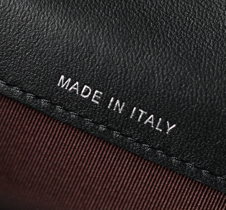 小香 Classic 翻蓋零錢包 羊皮 黑銀_11