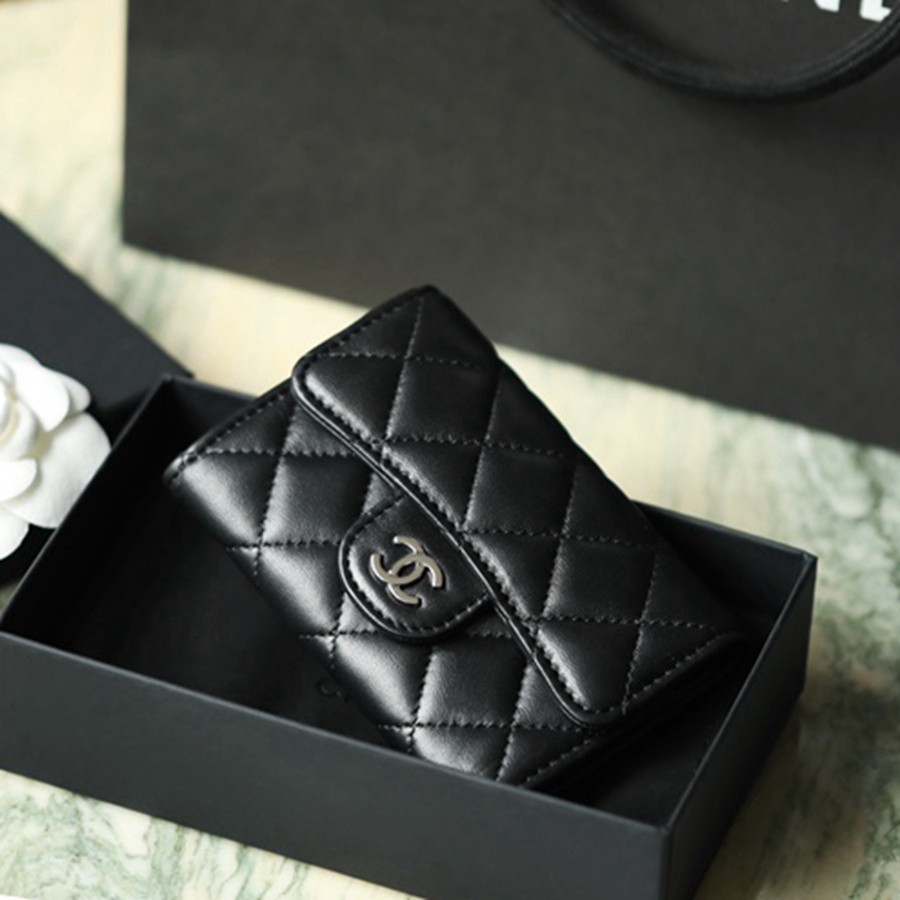 小香 Classic 翻蓋零錢包 羊皮 黑銀_14