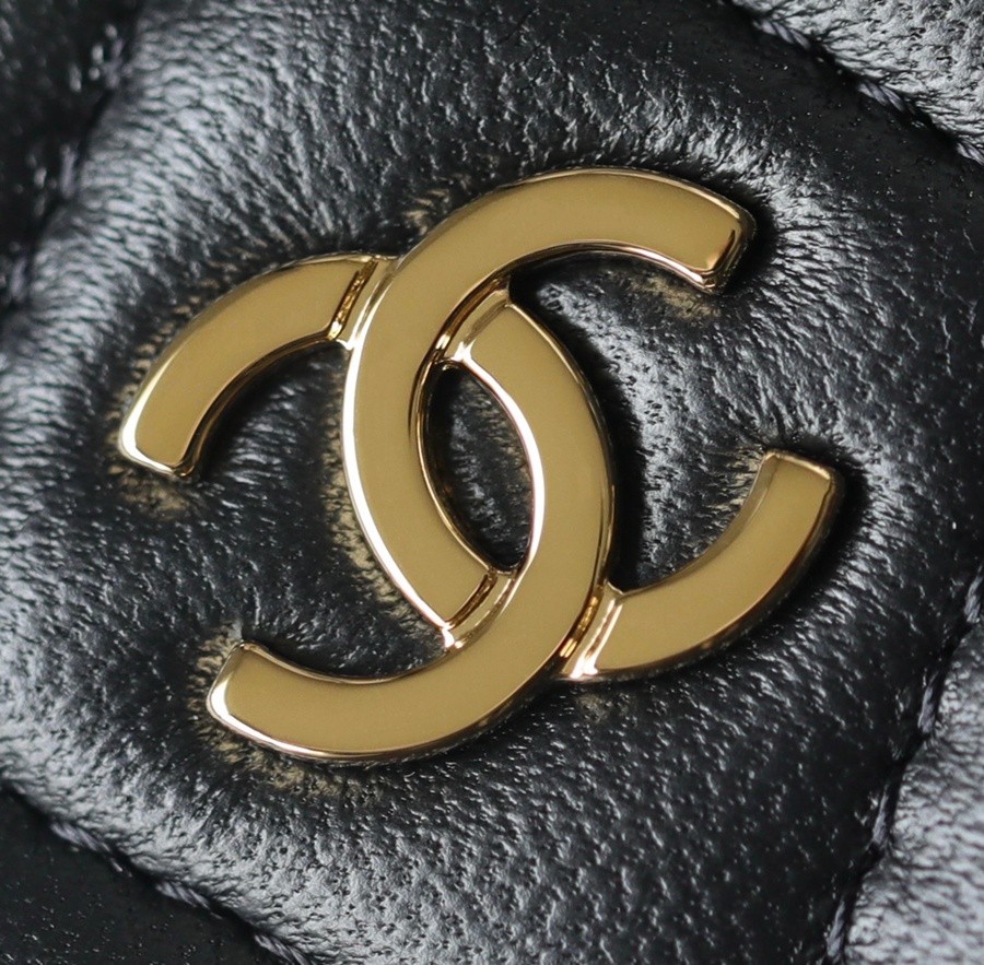 小香 Classic 經典拉鏈零錢包羊皮黑金_2