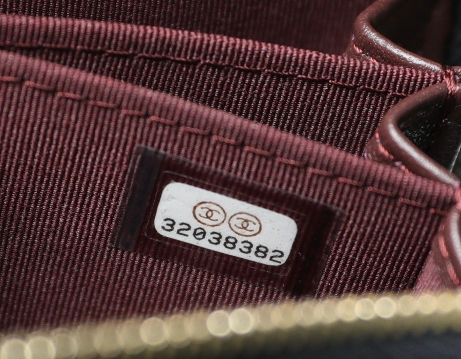 小香 Classic 經典拉鏈零錢包羊皮黑金_8